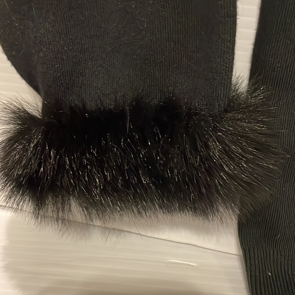 🌟HP🌟Julius Berger Girls Faux Fur Collar and Trim sleeves/ L/S sweater Size 7-8 - Picture 9 of 15